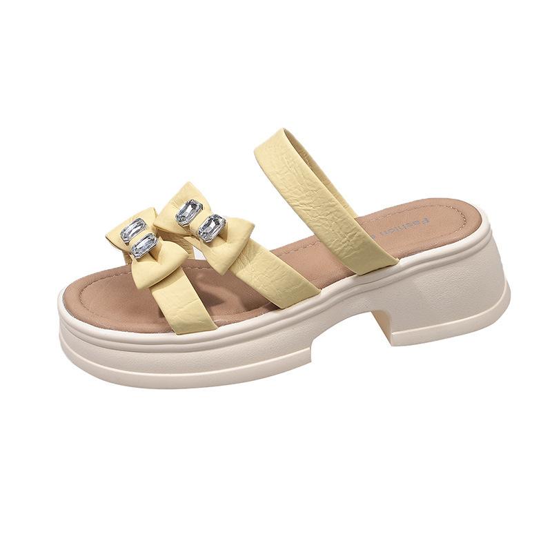Step on the light fairy shit rhinestone sandals summer muffin new bow-feeling thick-bottomed slippers women s wear 2025 wind 35 жёлтый
Step on the light fairy shit rhinestone sandals summer muffin new bow-feeling thick-bottomed slippers women s wear 2025 wind 35 жёлтый