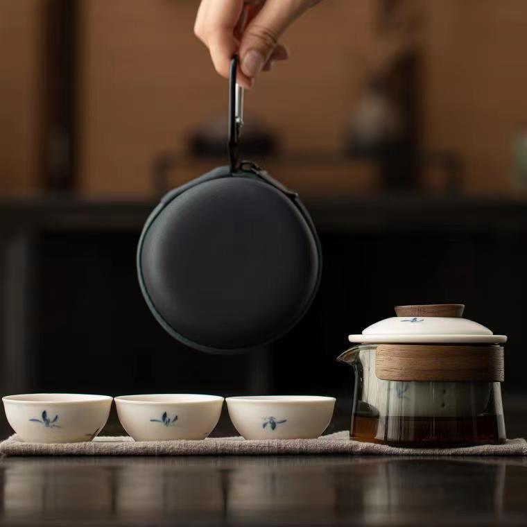 Hand Painted Orchid Travel Tea Set Suit Portable Portable Outdoor Tea Making Gaiwan Ceramic One Pot Fills Three Cups
Hand Painted Orchid Travel Tea Set Suit Portable Portable Outdoor Tea Making Gaiwan Ceramic One Pot Fills Three Cups