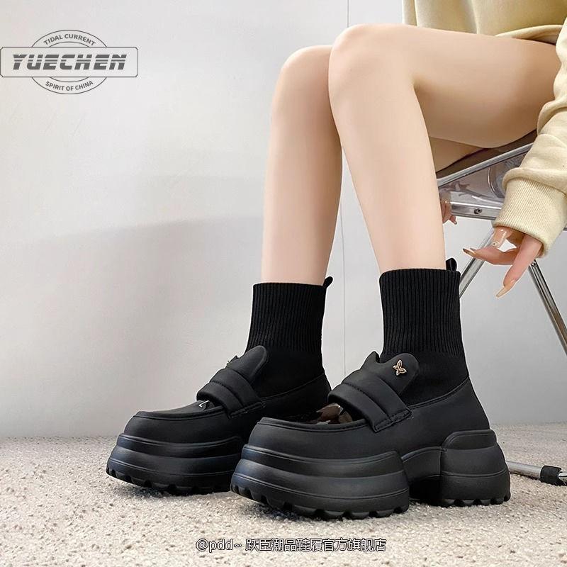 Thick-soled short boots women s spring and autumn single boots New year s round head thick heel knitted elastic sleeve versatile short boots 40 чёрный
Thick-soled short boots women s spring and autumn single boots New year s round head thick heel knitted elastic sleeve versatile short boots 40 чёрный