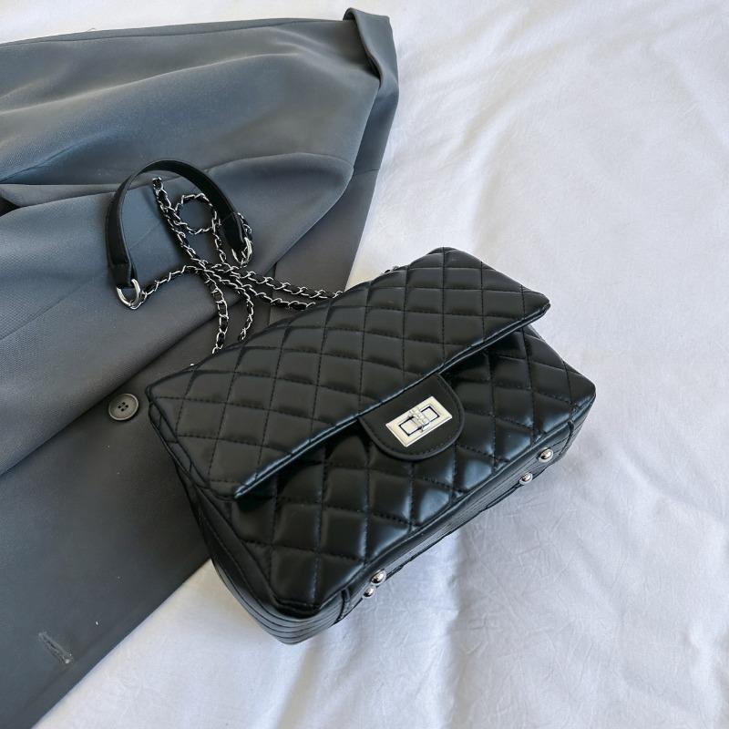 Light luxury rhombus chain small square bag niche design large capacity shoulder messenger bag light luxury style чорний
Light luxury rhombus chain small square bag niche design large capacity shoulder messenger bag light luxury style чорний
