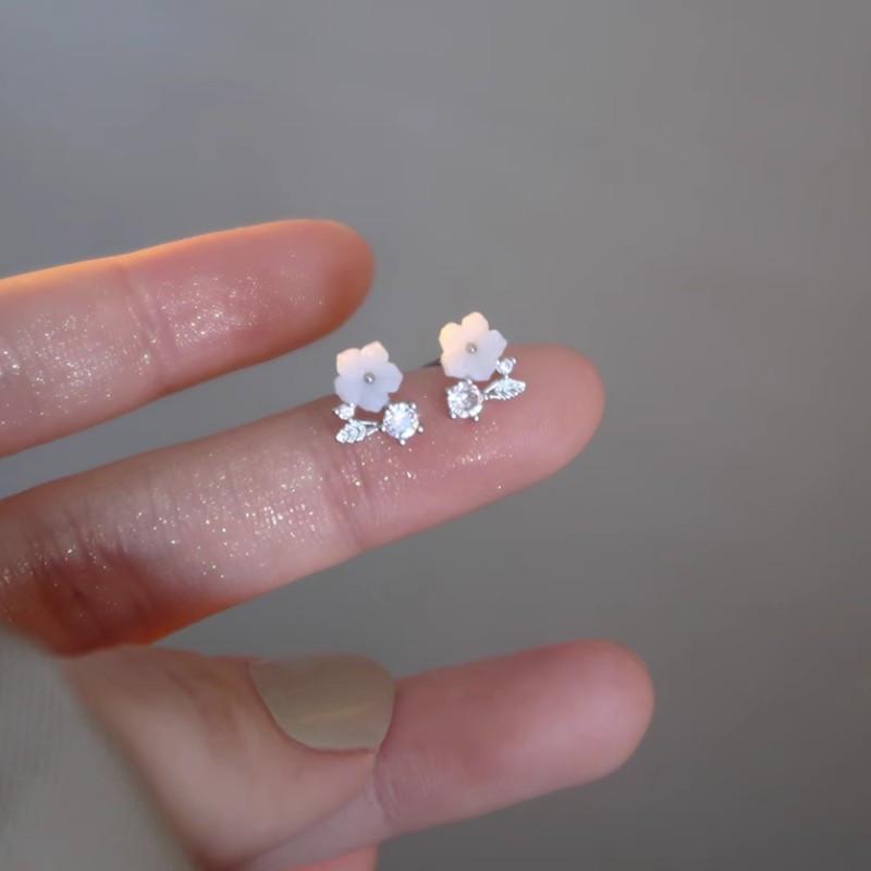 Korean Influencer High-End Shell Flower Earrings for Women - Elegant and Versatile Fashion Studs
Korean Influencer High-End Shell Flower Earrings for Women - Elegant and Versatile Fashion Studs