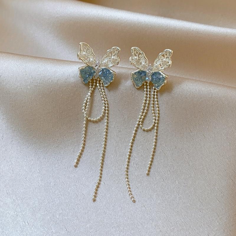 Silver Needle Diamond Hollow Pearl Butterfly Tassel Earrings Women s Light Luxury Premium Sense Beautiful Stud Earrings New Earrings
Silver Needle Diamond Hollow Pearl Butterfly Tassel Earrings Women s Light Luxury Premium Sense Beautiful Stud Earrings New Earrings