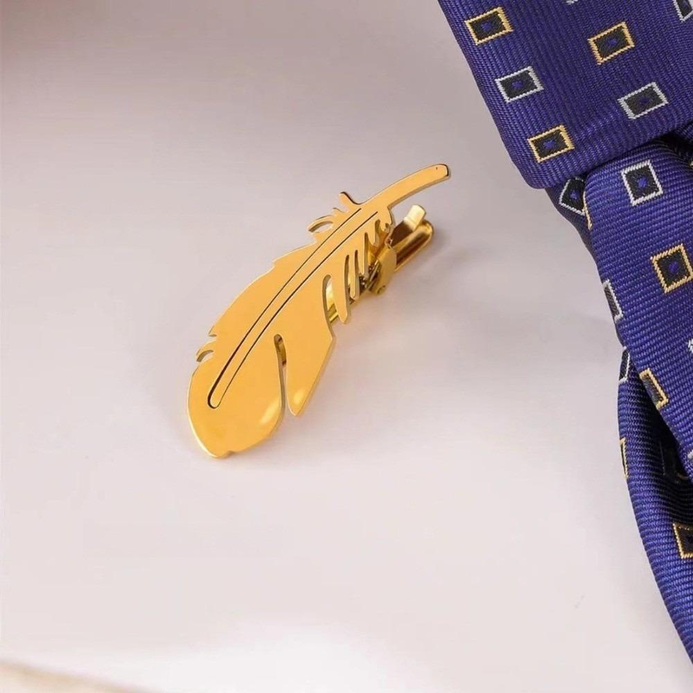 Elegant Leaves Tie Clip Simple Necktie Buckle Fashion Feather Tie Pin Suit Accessories Style 2 Gold
Elegant Leaves Tie Clip Simple Necktie Buckle Fashion Feather Tie Pin Suit Accessories Style 2 Gold