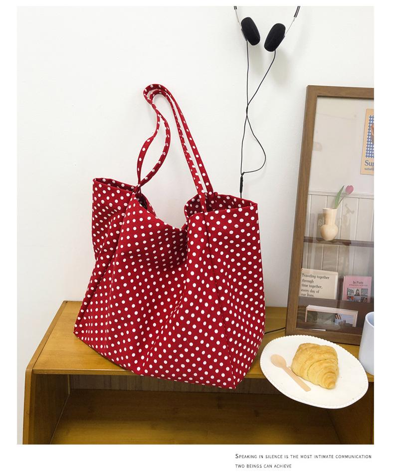 New Korean Style Ins Retro Polka Dot Crossbody Bag Large Capacity Shoulder Bag College Student Daily Bag червоний
New Korean Style Ins Retro Polka Dot Crossbody Bag Large Capacity Shoulder Bag College Student Daily Bag червоний