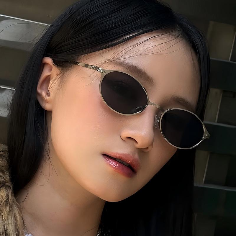 Women s glasses, new fashionable oval metal sunglasses, men s and women s outdoor sunglasses
Women s glasses, new fashionable oval metal sunglasses, men s and women s outdoor sunglasses
