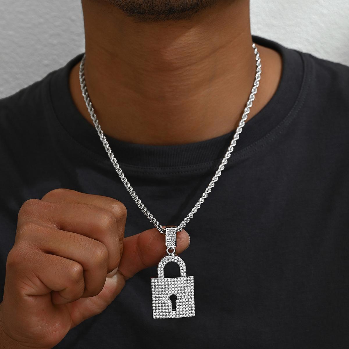 Модное мужское ожерелье, простая цепочка с подвеской в виде замка с инкрустацией бриллиантами, универсальная шейная цепочка
Модное мужское ожерелье, простая цепочка с подвеской в виде замка с инкрустацией бриллиантами, универсальная шейная цепочка