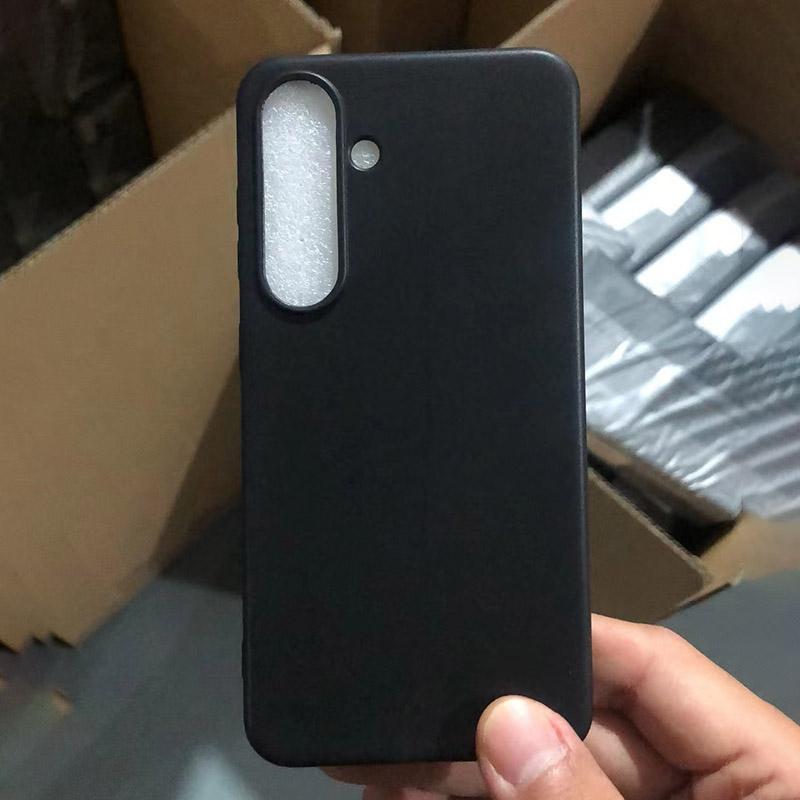 For Samsung Galaxy S24 Cell Phone Case Glossy Anti-scratch TPU Phone Cover (Big Rear Lens Hole) Black
For Samsung Galaxy S24 Cell Phone Case Glossy Anti-scratch TPU Phone Cover (Big Rear Lens Hole) Black