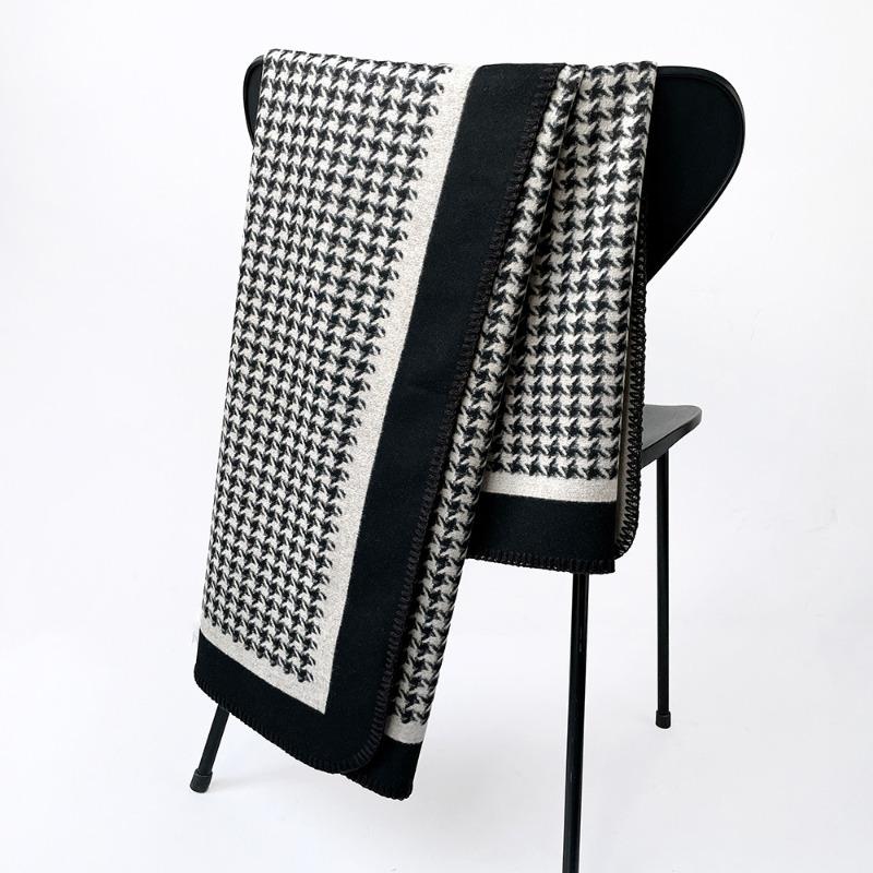 Fashion style big shawl autumn and winter women s wool scarf warm shawl with versatile thickened scarf 150*93cm
Fashion style big shawl autumn and winter women s wool scarf warm shawl with versatile thickened scarf 150*93cm