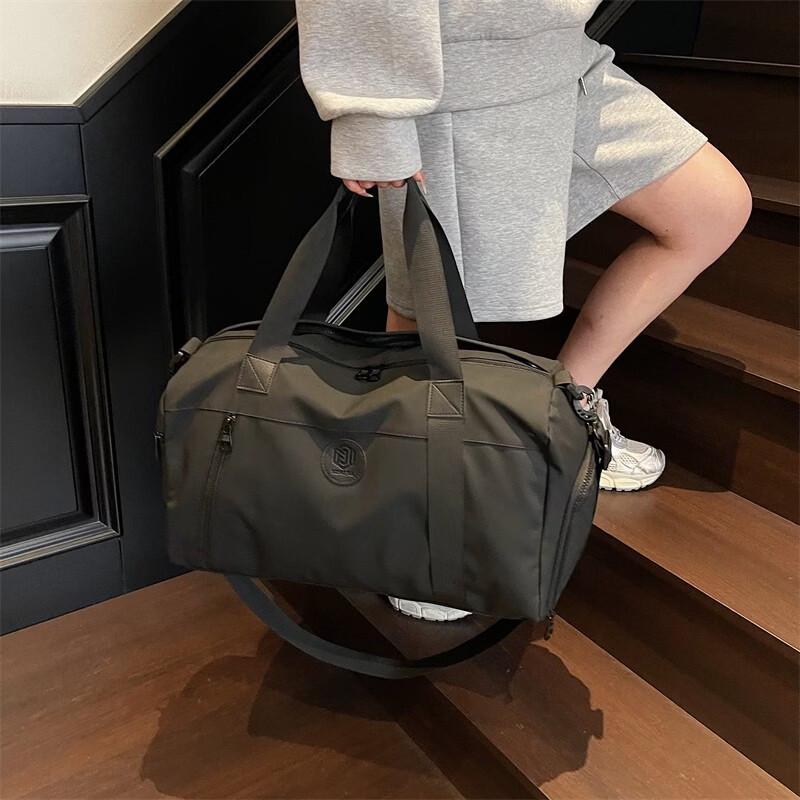 Women s Lightweight Travel Duffle Bag with Dry/Wet Separation
Women s Lightweight Travel Duffle Bag with Dry/Wet Separation