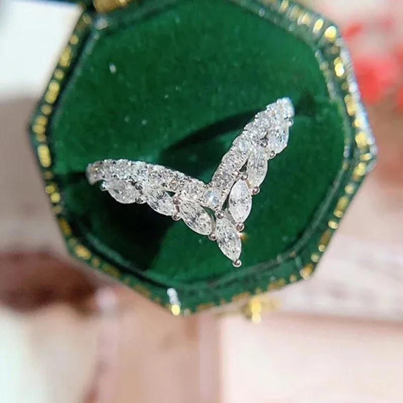 2026 Fashion Design Women Finger-rings V Shaped Stylish Bridal Wedding Party Ring with Brilliant Crystal CZ New Trendy Zircon 10
2026 Fashion Design Women Finger-rings V Shaped Stylish Bridal Wedding Party Ring with Brilliant Crystal CZ New Trendy Zircon 10
