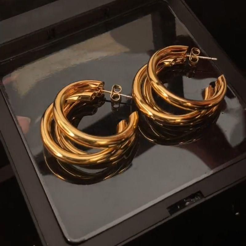 Нишевый стиль Невестка Элегантные трехслойные серьги-кольца Gold
Нишевый стиль Невестка Элегантные трехслойные серьги-кольца Gold