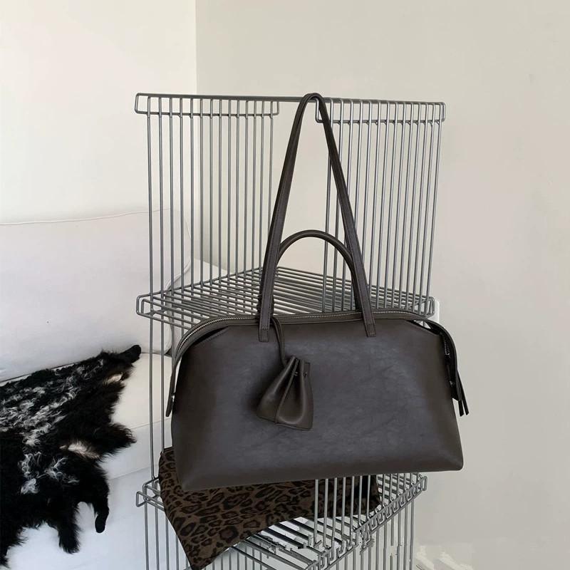 Large Capacity Top Layer Leather Tote Bag Vintage Simple 2025 New Leather Underarm Commuter Tot Bag Women s Bag
Large Capacity Top Layer Leather Tote Bag Vintage Simple 2025 New Leather Underarm Commuter Tot Bag Women s Bag