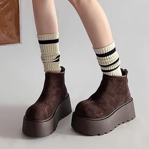 Muffin matte leather cotton shoes for women in the autumn and winter of 2024, new thin small thick-soled velvet warm snow boots tide 35
Muffin matte leather cotton shoes for women in the autumn and winter of 2024, new thin small thick-soled velvet warm snow boots tide 35