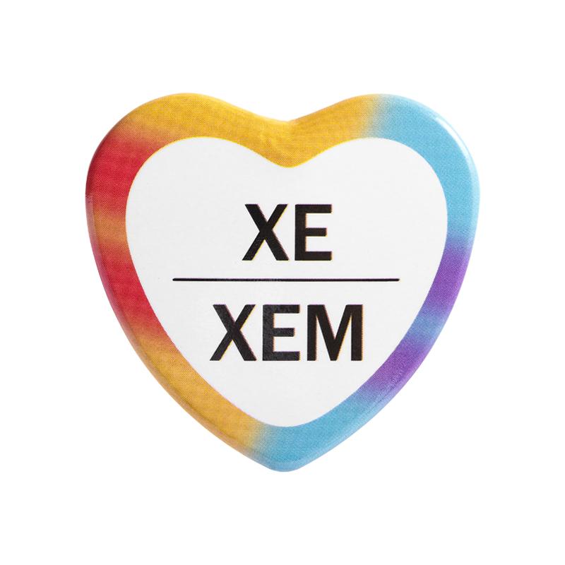 Займенники Серце Бляшані Значки Вона Її Вони Їх Він Його XE XEM ZE ZIR Значки На Лацкан Значки Одяг ЛГБТ Прикраси Подарунок для Друзів
Займенники Серце Бляшані Значки Вона Її Вони Їх Він Його XE XEM ZE ZIR Значки На Лацкан Значки Одяг ЛГБТ Прикраси Подарунок для Друзів
