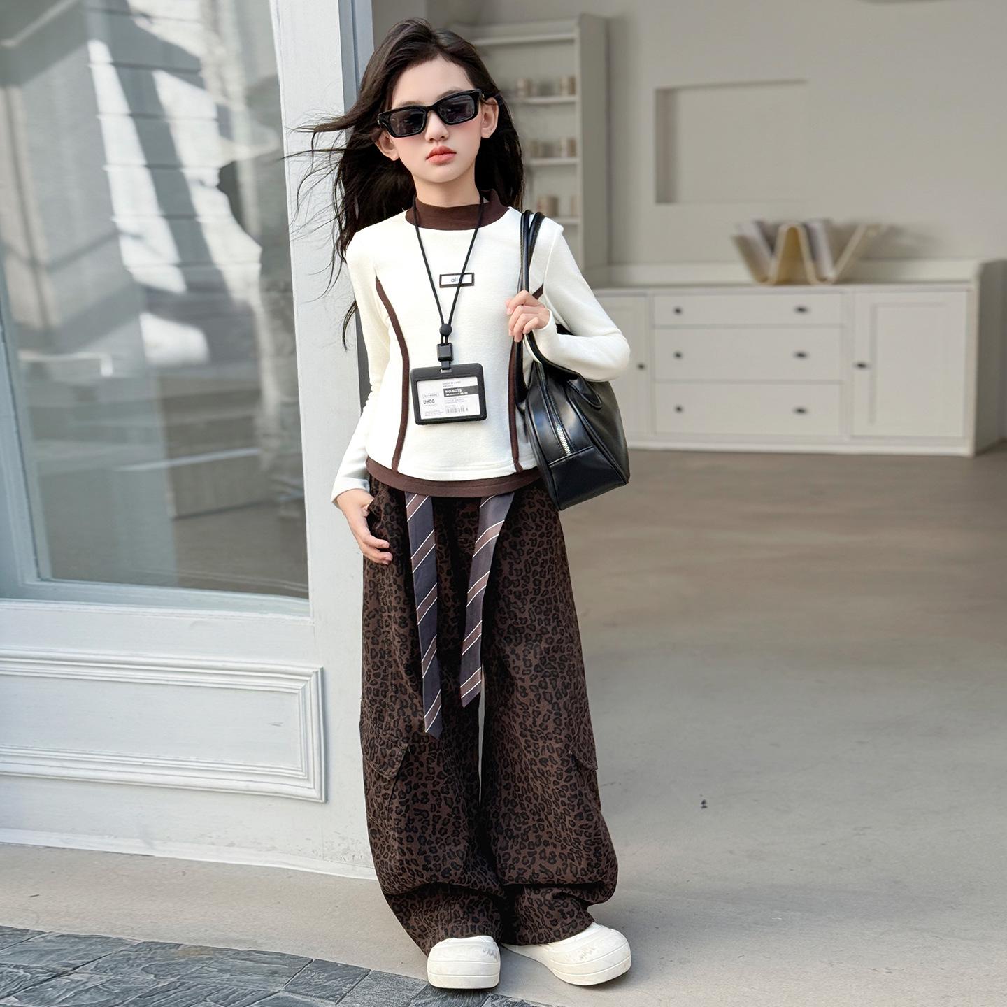 Комплект для девочек Осень 2025 Леопардовый принт Брюки и футболка с длинным рукавом 160 cm
Комплект для девочек Осень 2025 Леопардовый принт Брюки и футболка с длинным рукавом 160 cm