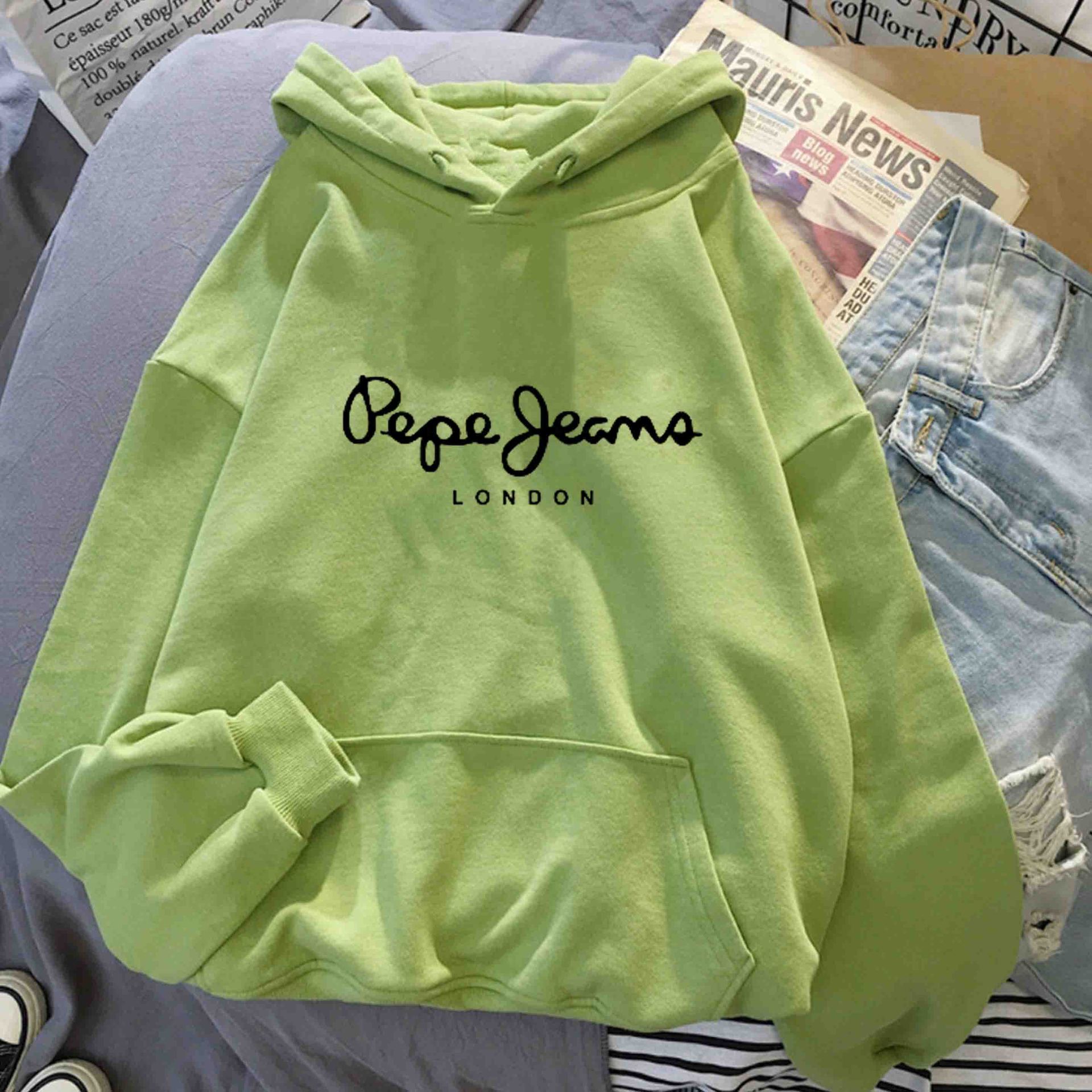European and American Gothic women s letter printed hooded sweatshirts for men and women, Korean style casual simple tops for couples S
European and American Gothic women s letter printed hooded sweatshirts for men and women, Korean style casual simple tops for couples S