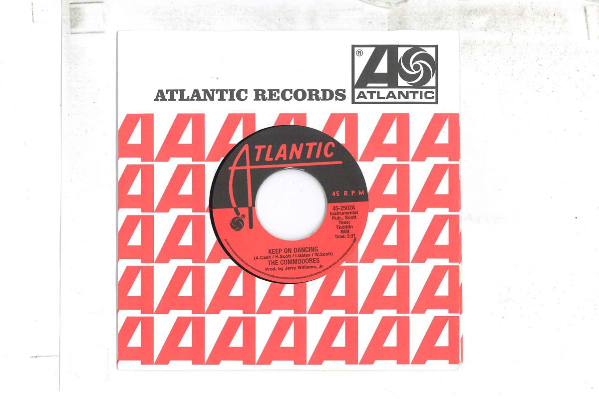 7inch Record COMMODORES T.S.U. TORONADOES Keep On Dancing Getting The Corne 452502 ATLANTIC US SoulFunk Used
7inch Record COMMODORES T.S.U. TORONADOES Keep On Dancing Getting The Corne 452502 ATLANTIC US SoulFunk Used