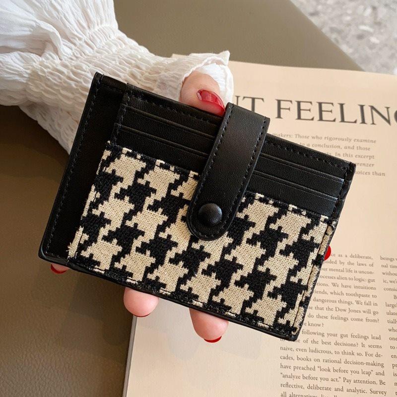 1pcs Anti disinfection magnetic card bag for women, small and ultra-thin, mini, exquisite, simple and fashionable card clip
1pcs Anti disinfection magnetic card bag for women, small and ultra-thin, mini, exquisite, simple and fashionable card clip