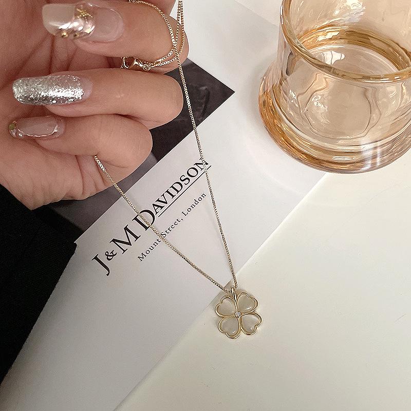 Korean Style Cat s Eye Stone Clover Heart Necklace - Minimalist Gold Clavicle Chain for Women
Korean Style Cat s Eye Stone Clover Heart Necklace - Minimalist Gold Clavicle Chain for Women