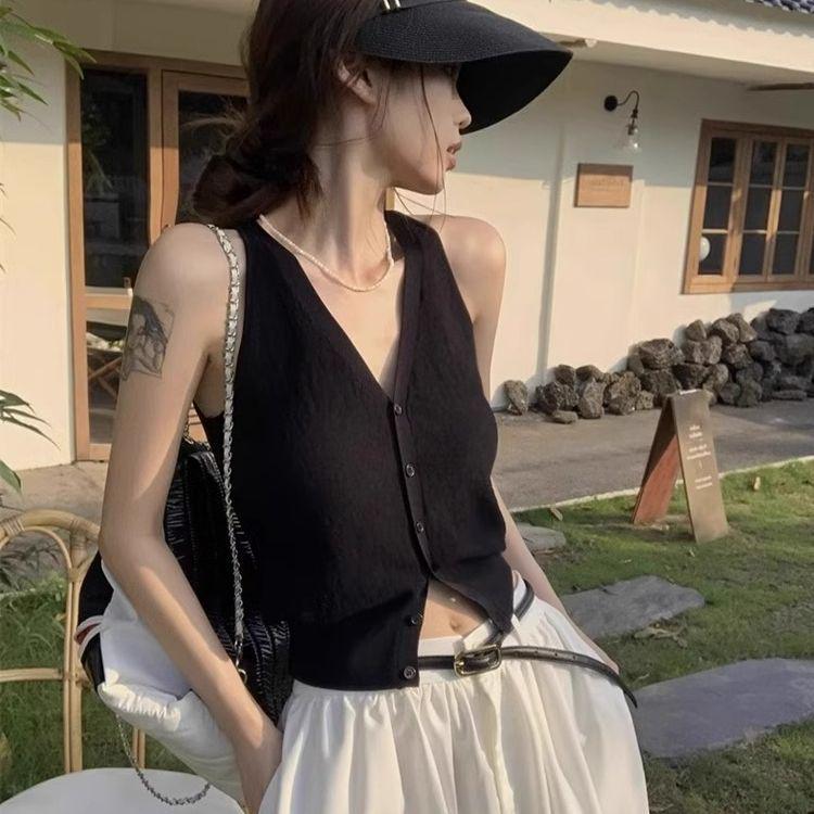 Women s Black V-Neck Knit Camisole Vest: Sleeveless, Pure/Sexy Style for Spring/Autumn, Short Cardigan Top for Outerwear Small красный
Women s Black V-Neck Knit Camisole Vest: Sleeveless, Pure/Sexy Style for Spring/Autumn, Short Cardigan Top for Outerwear Small красный