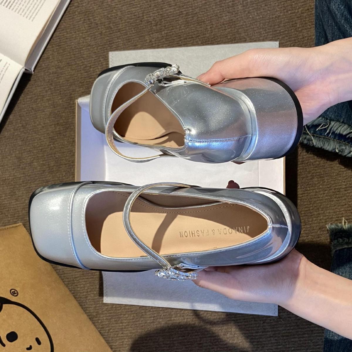 Retro Mary Jane thick heel small leather shoes women s new spring and autumn small fragrance with skirt shallow mouth jk loafer single shoes 35
Retro Mary Jane thick heel small leather shoes women s new spring and autumn small fragrance with skirt shallow mouth jk loafer single shoes 35