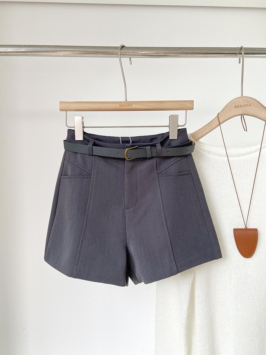 Женские черные шорты А-силуэта с завышенной талией, поясом, широкими штанинами и эффектом лифтинга бедер - корейский стиль, весна/лето 2025 L
Женские черные шорты А-силуэта с завышенной талией, поясом, широкими штанинами и эффектом лифтинга бедер - корейский стиль, весна/лето 2025 L