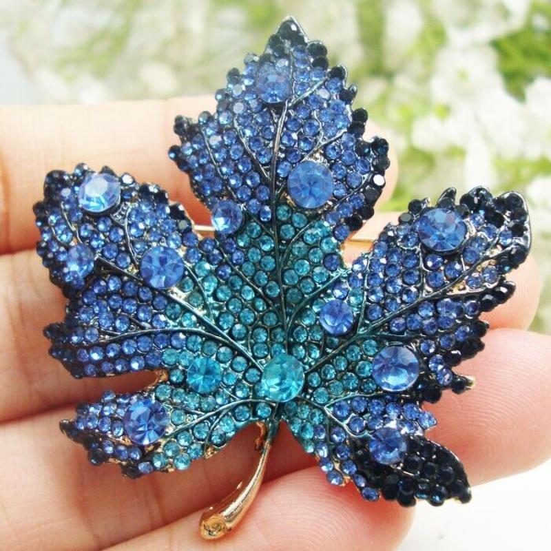 Rhinestone Red Color Maple Brooch Vintage Blue Maple Leaf Rhinestone Crystal Pendant Woman s Brooch Pin Corsage Accessories Gift
Rhinestone Red Color Maple Brooch Vintage Blue Maple Leaf Rhinestone Crystal Pendant Woman s Brooch Pin Corsage Accessories Gift