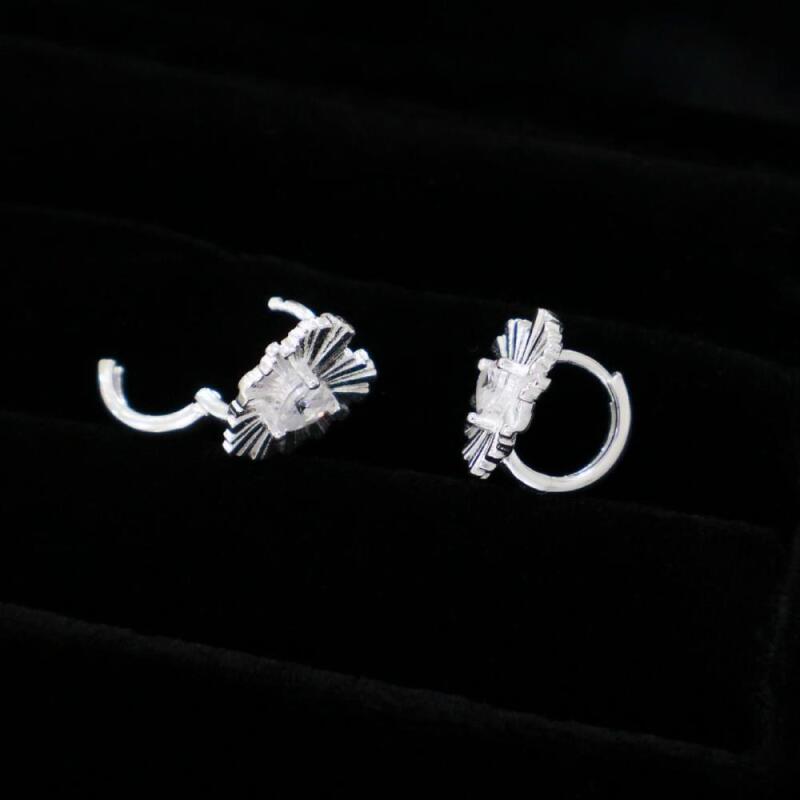 Heart Earrings Engraved Cubic Mini Ring One-Touch Earrings single
Heart Earrings Engraved Cubic Mini Ring One-Touch Earrings single