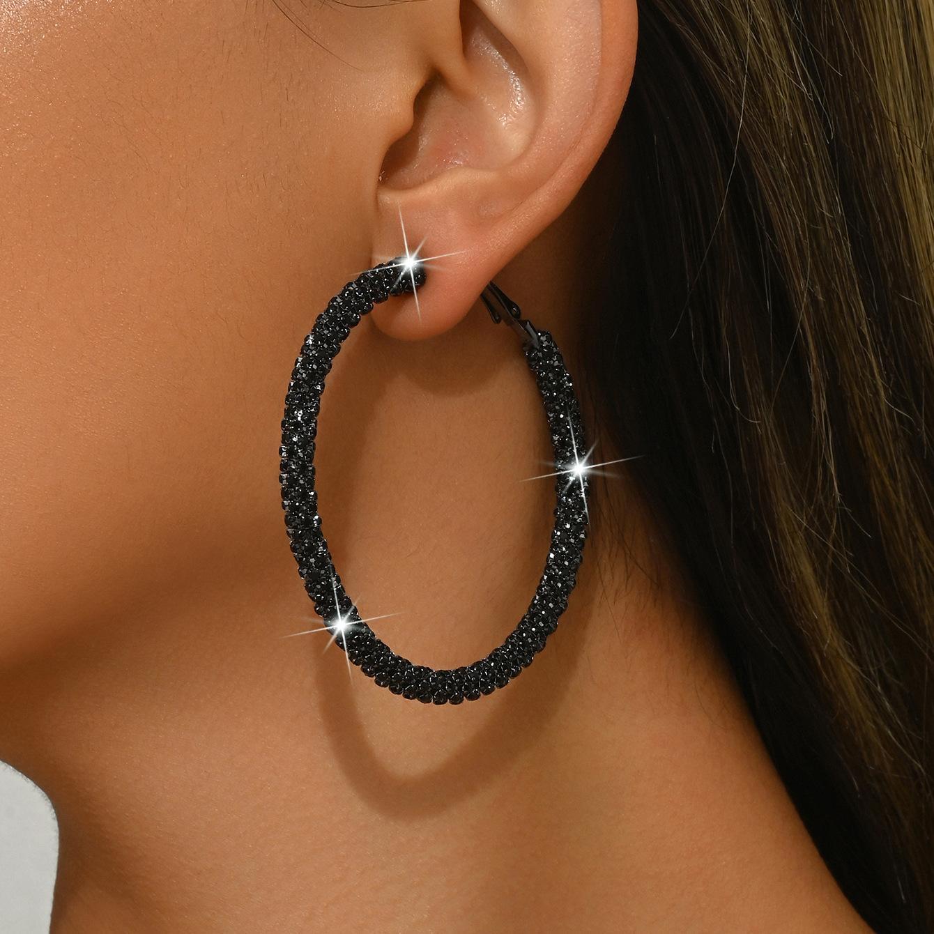 Женские европейские и американские преувеличенные витые круглые серьги, персонализированные простые серьги с темпераментом
Женские европейские и американские преувеличенные витые круглые серьги, персонализированные простые серьги с темпераментом