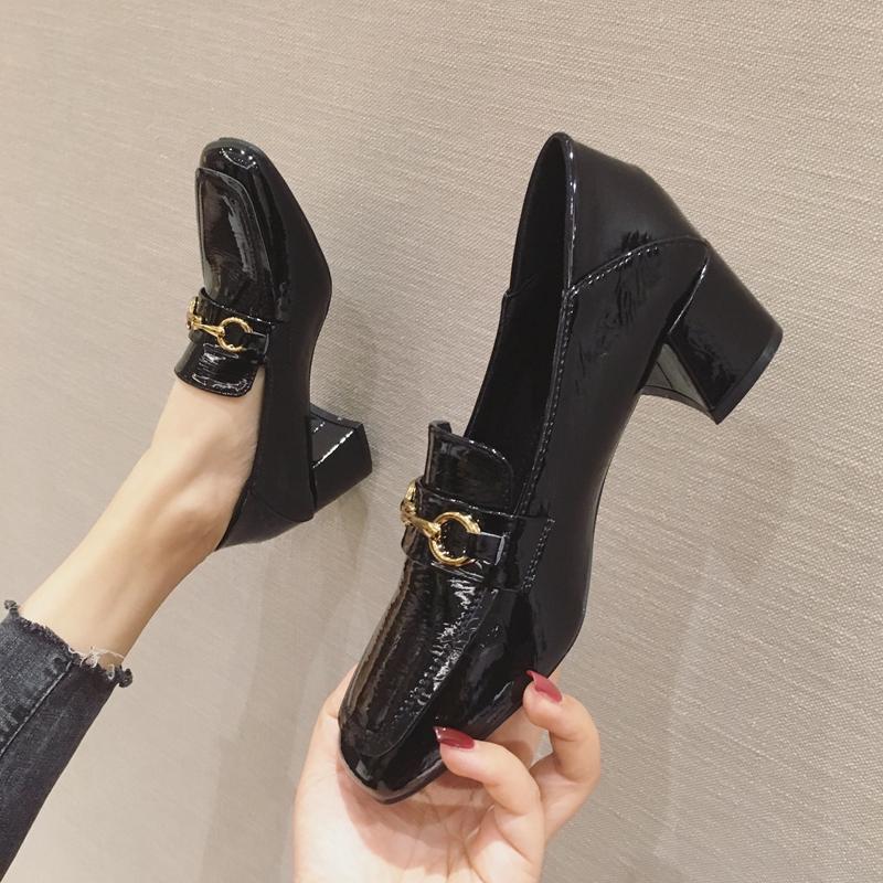 Square Toe Small Leather Shoes Women S British Style Thick Heel Fashion Medium Heel Shoes Loafers Autumn And Winter 
Square Toe Small Leather Shoes Women S British Style Thick Heel Fashion Medium Heel Shoes Loafers Autumn And Winter