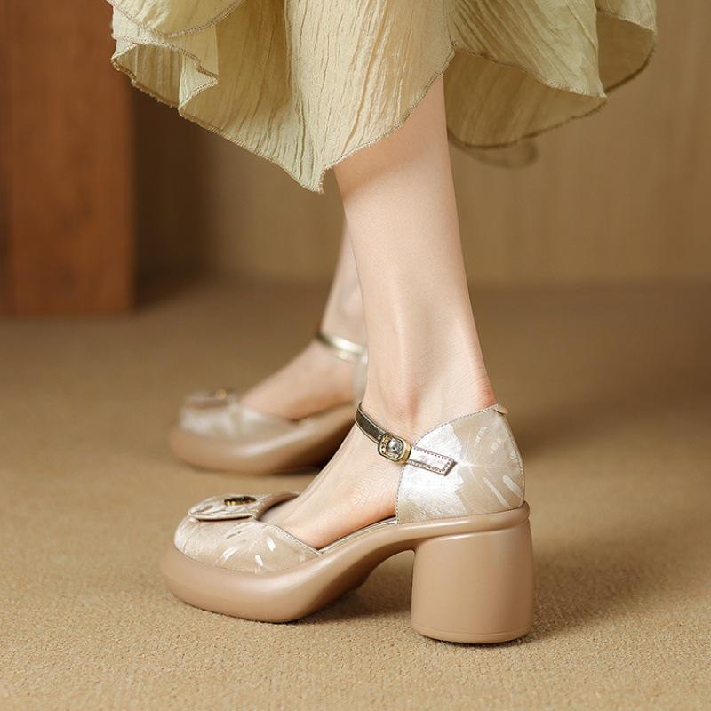 Camellia bag head sandals women s summer wear 2024 new soft leather waterproof table thick heel high heels fresh 35 шампанского
Camellia bag head sandals women s summer wear 2024 new soft leather waterproof table thick heel high heels fresh 35 шампанского