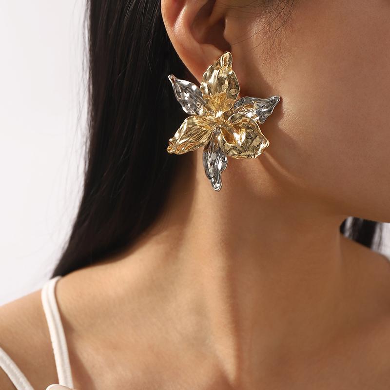Vintage Metal Contrasting Color Large Flower Stud Earrings for Women Exaggerated Alloy Leaf Temperament Earrings Fashion Zircon
Vintage Metal Contrasting Color Large Flower Stud Earrings for Women Exaggerated Alloy Leaf Temperament Earrings Fashion Zircon