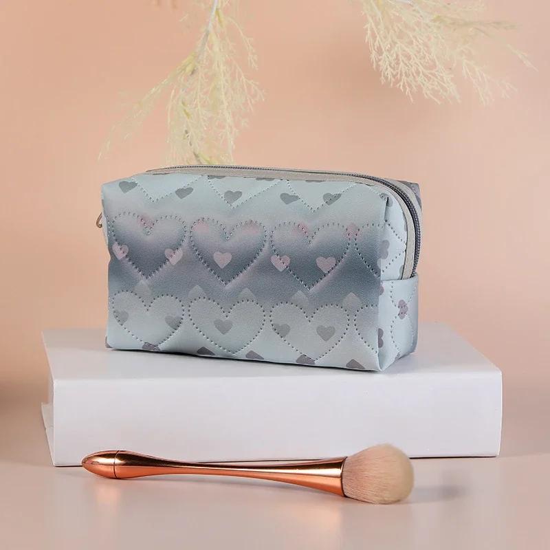 Heart Pattern Retro PU Waterproof Makeup Bag Travel Cosmetics Storage Bag Large Capacity Makeup Bags Pouch Student Pencil Case серый
Heart Pattern Retro PU Waterproof Makeup Bag Travel Cosmetics Storage Bag Large Capacity Makeup Bags Pouch Student Pencil Case серый