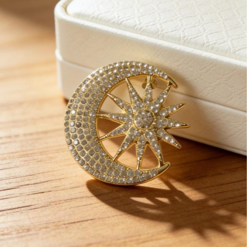 Fashion Luxury Shiny Rhinestone Sun Moon Brooches For Women s Clothing Coat Accessories Gifts золотой
Fashion Luxury Shiny Rhinestone Sun Moon Brooches For Women s Clothing Coat Accessories Gifts золотой