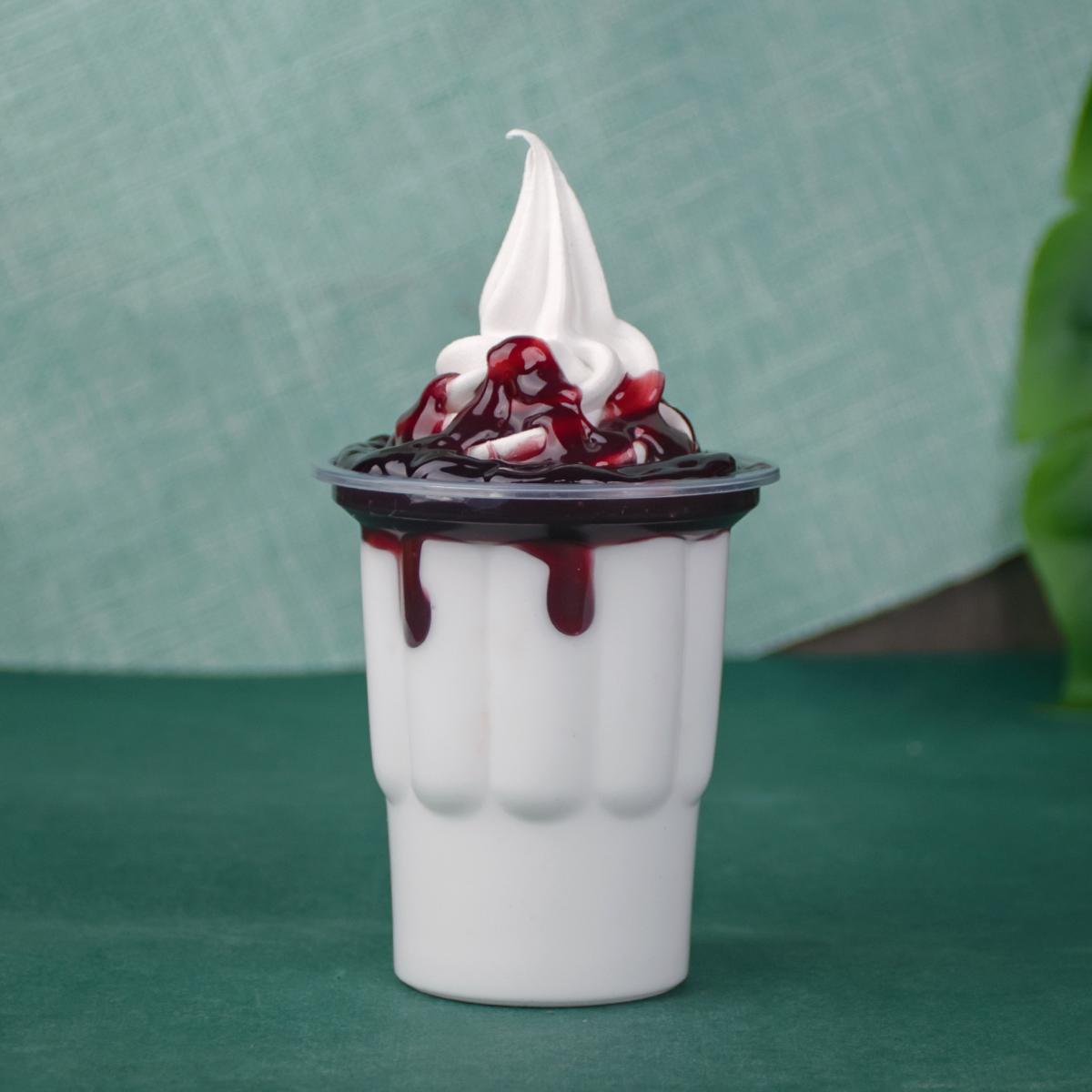Simulation sundae props 1:1 cup syrup ice Cream model Artificial fruit sample model fake food for Decoration Window Display
Simulation sundae props 1:1 cup syrup ice Cream model Artificial fruit sample model fake food for Decoration Window Display