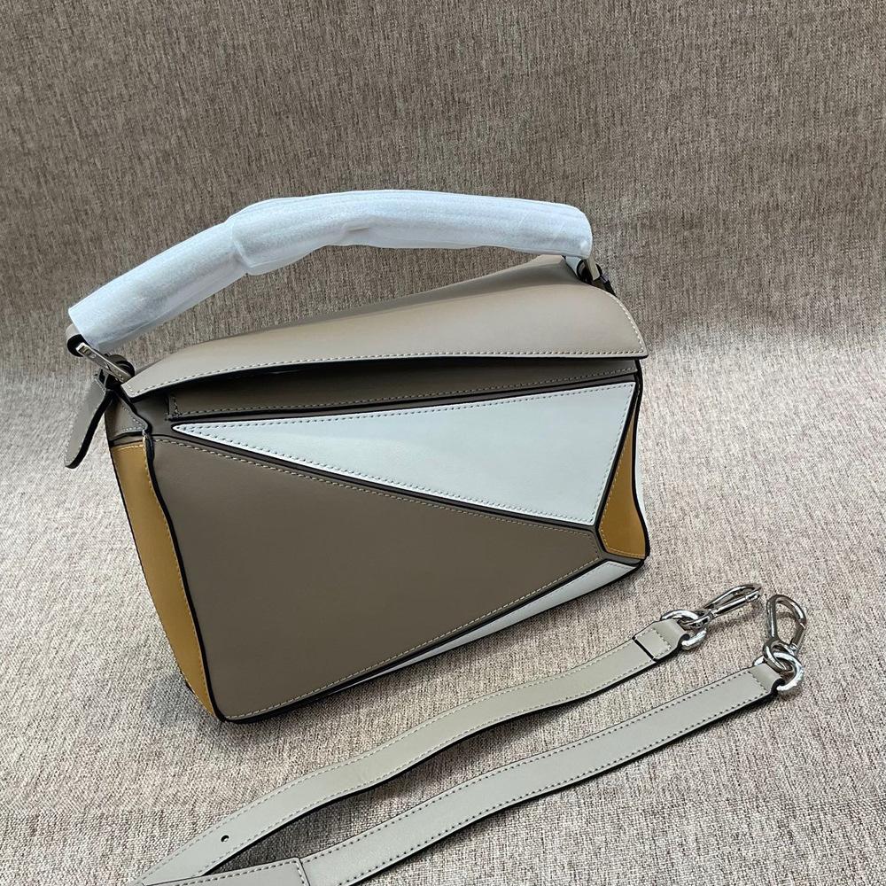 New Crossbody Bag Women s Genuine Leather Geometric Bag Fashion Splicing Handheld Shoulder Bag Trendy Personalized Pillow Bag 17x7.5x12cm
New Crossbody Bag Women s Genuine Leather Geometric Bag Fashion Splicing Handheld Shoulder Bag Trendy Personalized Pillow Bag 17x7.5x12cm