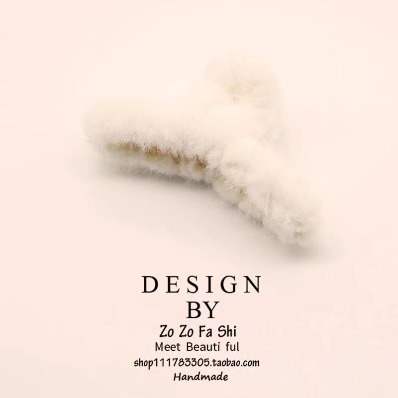 Элегантная корейская большая плюшевая заколка для волос - стильная заколка в виде акулы для женщин
Элегантная корейская большая плюшевая заколка для волос - стильная заколка в виде акулы для женщин