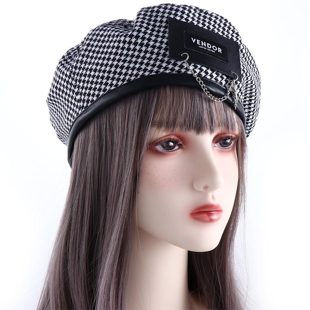 PU Leather Leather Label Chain Plaid Winter Korean Style Hat Houndstooth Women Berets Painter Hat чорний/білий
PU Leather Leather Label Chain Plaid Winter Korean Style Hat Houndstooth Women Berets Painter Hat чорний/білий