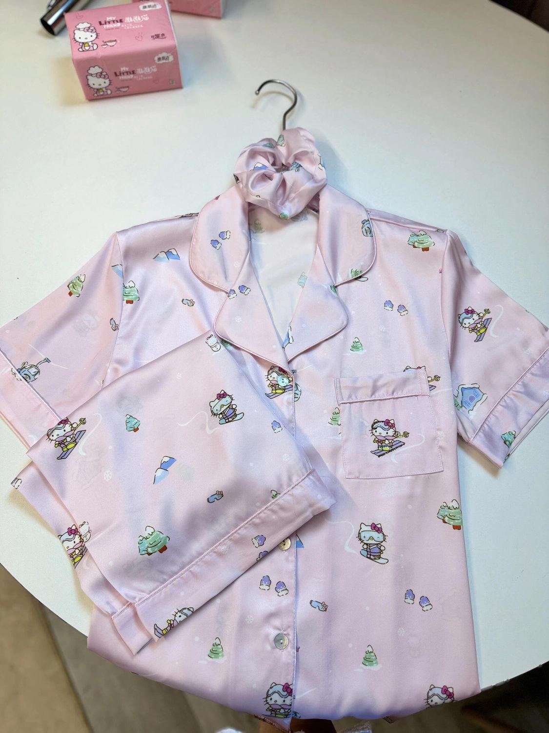 Summer pink skiing Kitty cat pajamas women s new short-sleeved shorts set ins loungewear S
Summer pink skiing Kitty cat pajamas women s new short-sleeved shorts set ins loungewear S