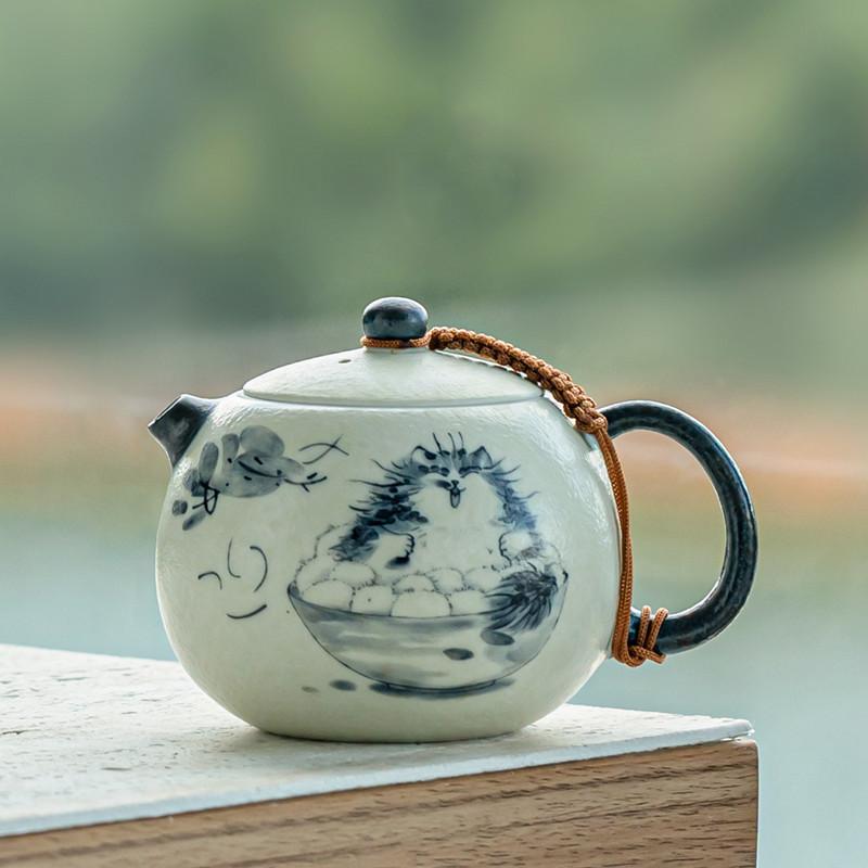 Chinese Handmade Cute Cat Ceramic Teapots Ball Hole Filter Xishi Tea Pot Beauty Tea Infuser Kettle Travel Portable Tea Set 180ml
Chinese Handmade Cute Cat Ceramic Teapots Ball Hole Filter Xishi Tea Pot Beauty Tea Infuser Kettle Travel Portable Tea Set 180ml