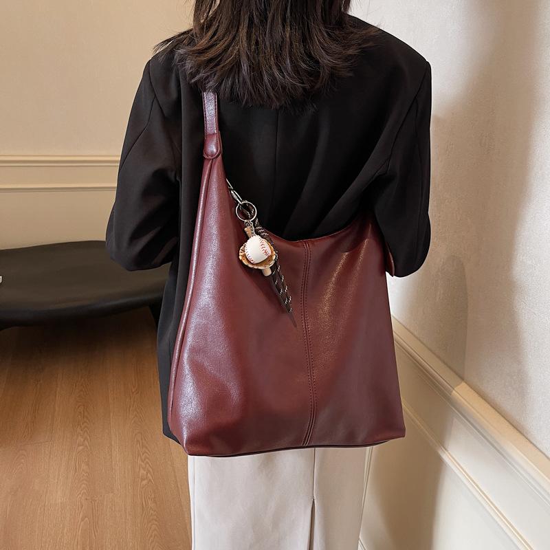 Casual commuting retro large-capacity bag women s 2025 new shoulder bag college student class tote bag 34*13*40
Casual commuting retro large-capacity bag women s 2025 new shoulder bag college student class tote bag 34*13*40