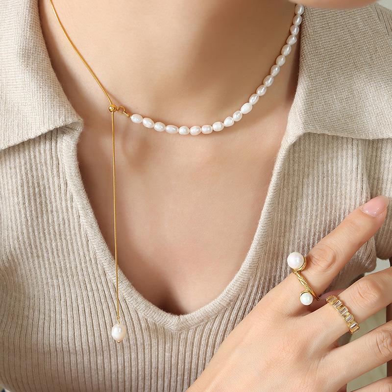 Retro Design Necklace: Titanium Steel with French Freshwater Pearl & Adjustable Tassel Pendant, Non-fading.
Retro Design Necklace: Titanium Steel with French Freshwater Pearl & Adjustable Tassel Pendant, Non-fading.
