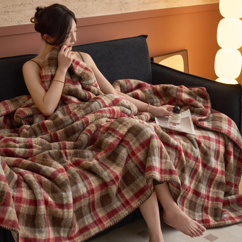 Double-layer Cashmere and Milk Fiber Soft Blanket, Dormitory Coverlet for Students, New Model Thick-checkered Sofa Nap Blanket 150X200cm
Double-layer Cashmere and Milk Fiber Soft Blanket, Dormitory Coverlet for Students, New Model Thick-checkered Sofa Nap Blanket 150X200cm