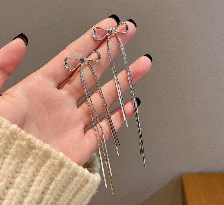 European and American exaggerated metal bow fringed stud earrings women s s111 silver needle fashion personality temperament long earrings 925 silver needle
European and American exaggerated metal bow fringed stud earrings women s s111 silver needle fashion personality temperament long earrings 925 silver needle