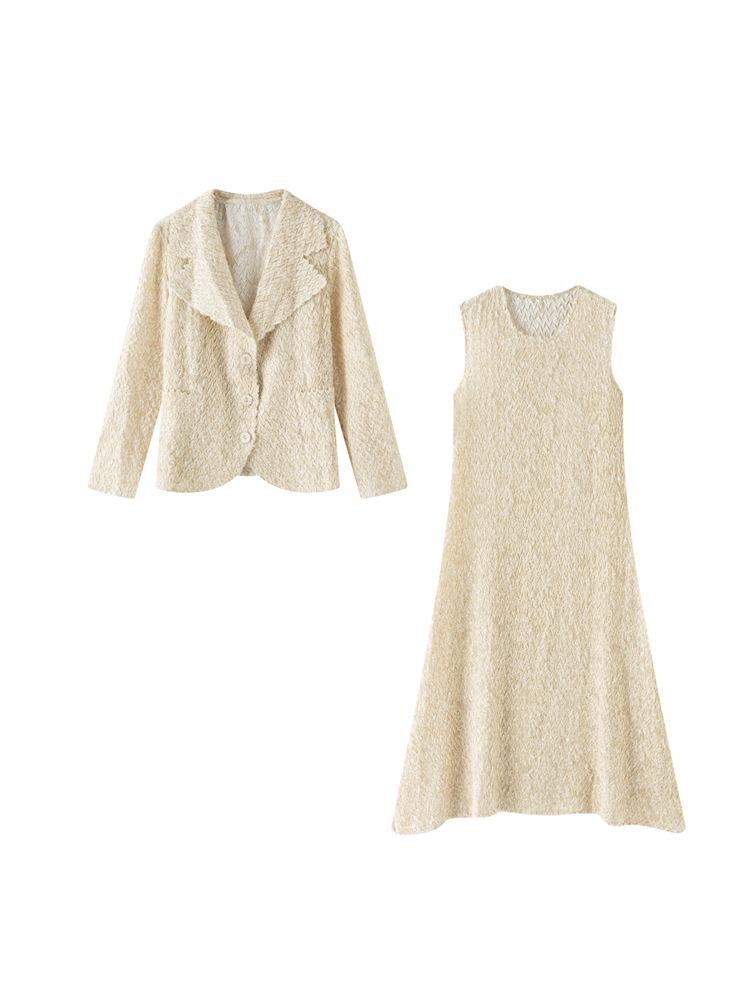 Miyake Women s Minimalist Pleated Suit: Round Neck Long Sleeve Jacket & Dress Set One Size світло-жовтого кольору
Miyake Women s Minimalist Pleated Suit: Round Neck Long Sleeve Jacket & Dress Set One Size світло-жовтого кольору