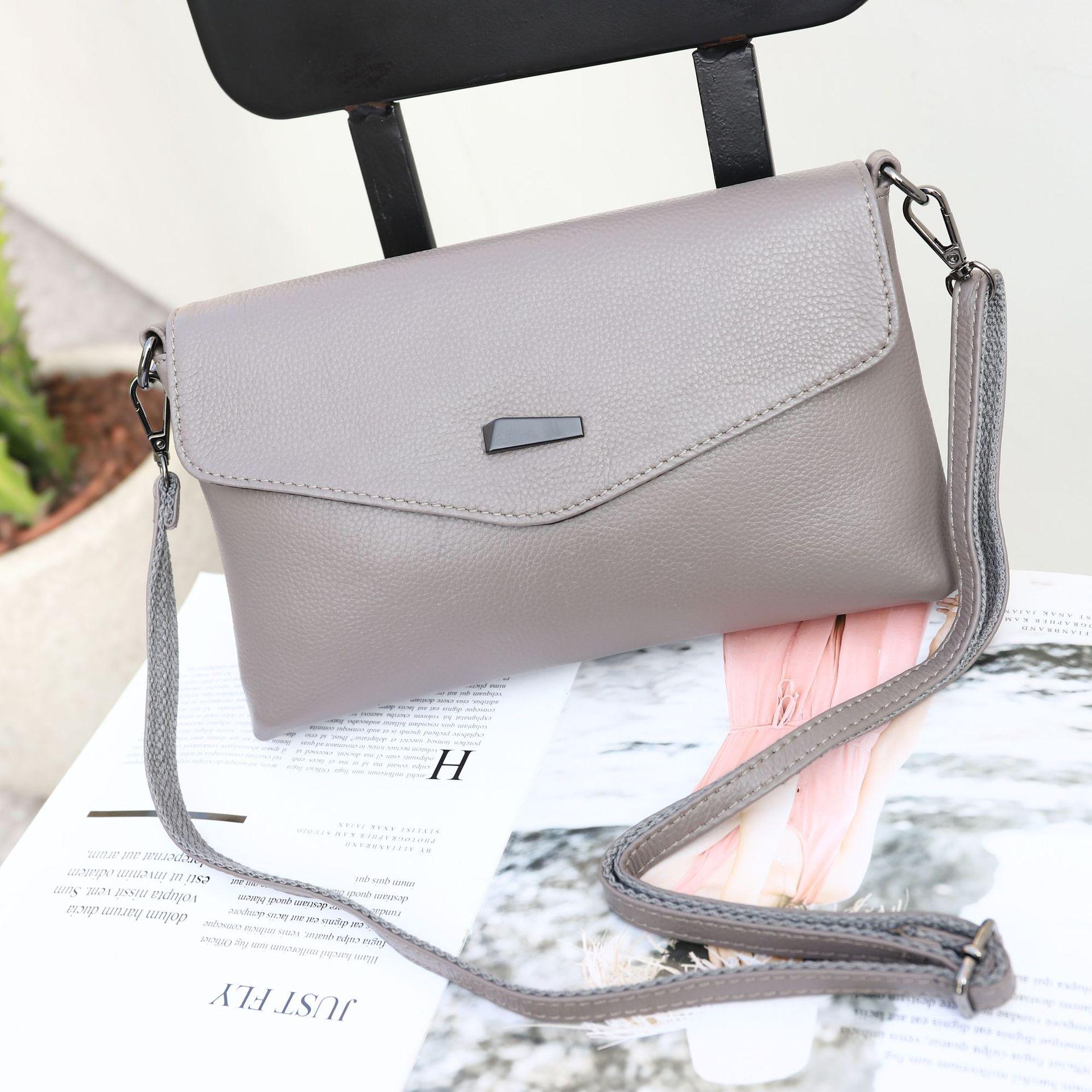 Genuine Leather Women s Crossbody Envelope Bag - Soft, Versatile, Fashionable Handbag for Shoulder Wear
Genuine Leather Women s Crossbody Envelope Bag - Soft, Versatile, Fashionable Handbag for Shoulder Wear