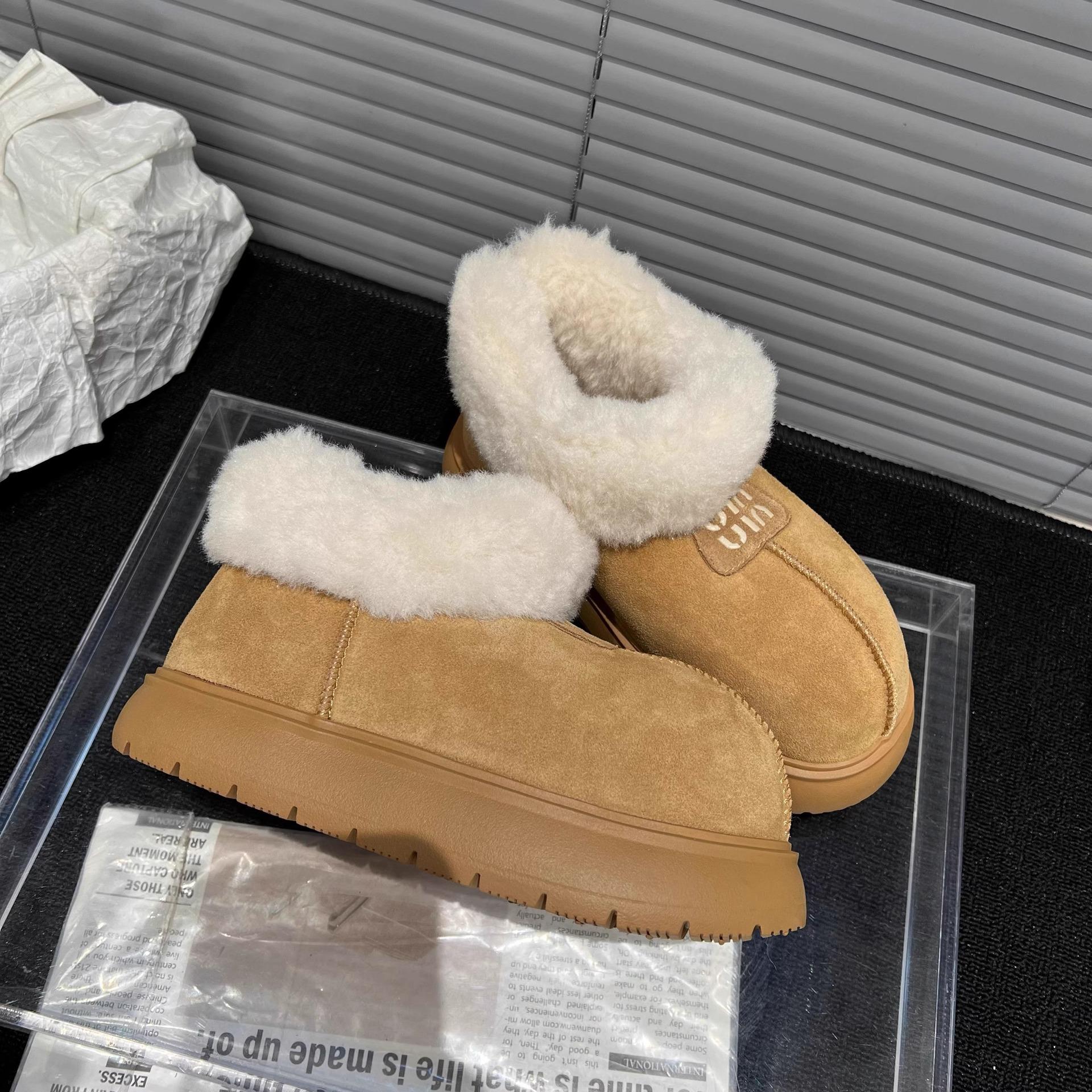 Cute card leather frosted leather lamb wool shoes, velvet snow cotton boots, one pedal, thin big head bread shoes tide 40 верблюд
Cute card leather frosted leather lamb wool shoes, velvet snow cotton boots, one pedal, thin big head bread shoes tide 40 верблюд