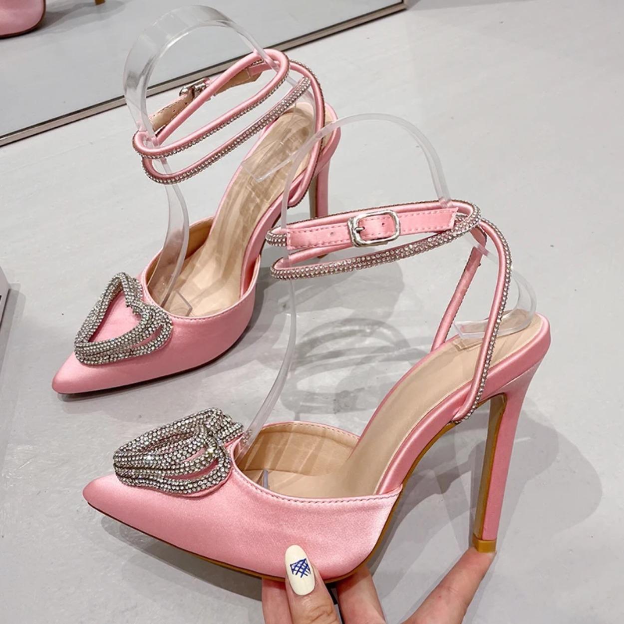 Glitter Rhinestones Women Pumps Crystal Heart Shape Buckle Summer Lady High Heels Party Fashion Prom Shoes 35 рожевий
Glitter Rhinestones Women Pumps Crystal Heart Shape Buckle Summer Lady High Heels Party Fashion Prom Shoes 35 рожевий