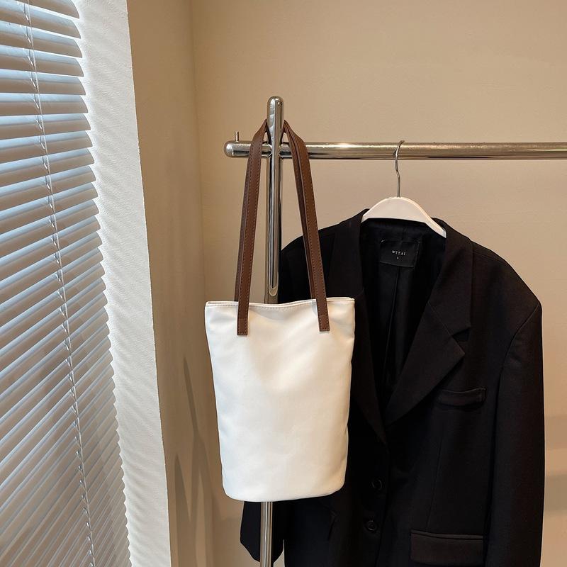 Fashion Underarm Bag Simple Large Capacity Bucket Bag 2025 New Niche Casual Shoulder Bag Textured Handbag белый
Fashion Underarm Bag Simple Large Capacity Bucket Bag 2025 New Niche Casual Shoulder Bag Textured Handbag белый