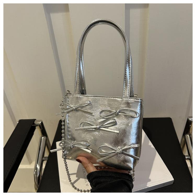 This year s popular small bag bag women s 2025 new fashion and versatile chain crossbody bag super popular portable bucket bag
This year s popular small bag bag women s 2025 new fashion and versatile chain crossbody bag super popular portable bucket bag
